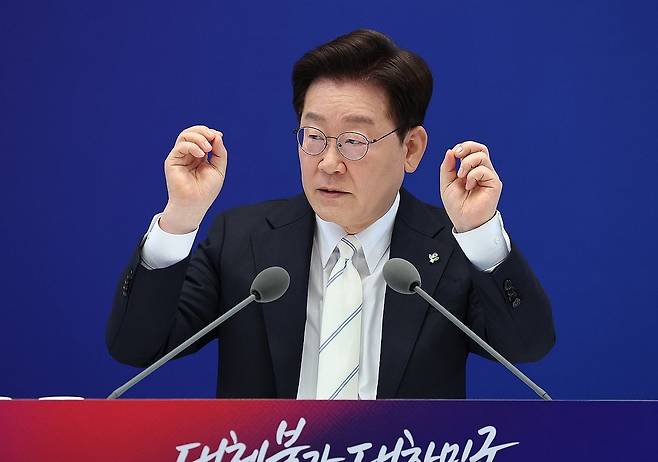 이재명 대통령이 8일 청와대 영빈관에서 열린 취임 1주년 기자회견에서 발언하고 있다. 연합뉴스
