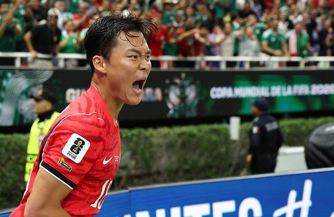 대한민국 축구국가대표팀 오현규가 11일(현지시간) 멕시코 할리스코주 사포판 과달라하라 스타디움에서 열린 2026 북중미 월드컵 A조 조별리그 1차전 대한민국과 체코의 경기에서 역전골을 넣고 환호하고 있다. 뉴스1