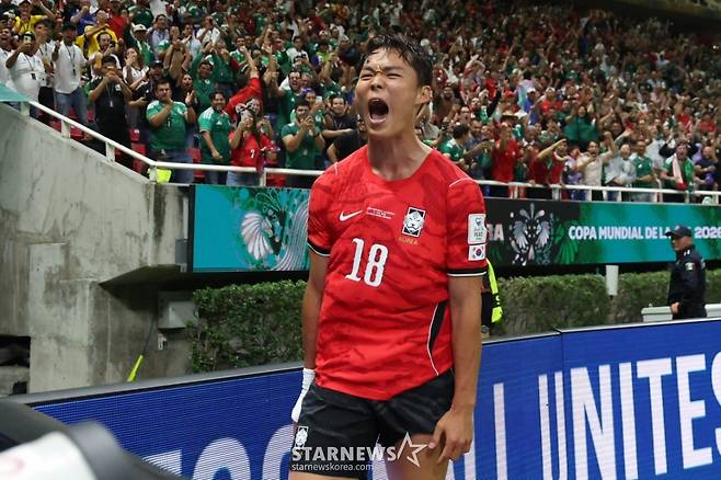 2026 북중미월드컵 A조 예선 대한민국-체코전이 12일(한국 시간) 멕시코 과달라하라 에스타디오 아크론에서 열렸다. 오현규가 역전골을 터트린 후 환호하고 있다. /사진=김진경 대기자