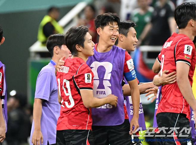 12일(한국시각) 멕시코 과달라하라 사포판의 에스타디오 과달라하라에서 열린 2026 북중미월드컵 대한민국과 체코의 경기. 대한민국이 2대1로 승리했다. 손흥민과 이강인이 기쁨을 나누고 있다. 사포판(멕시코)=허상욱 기자wook@sportschosun.com/2026.06.12/