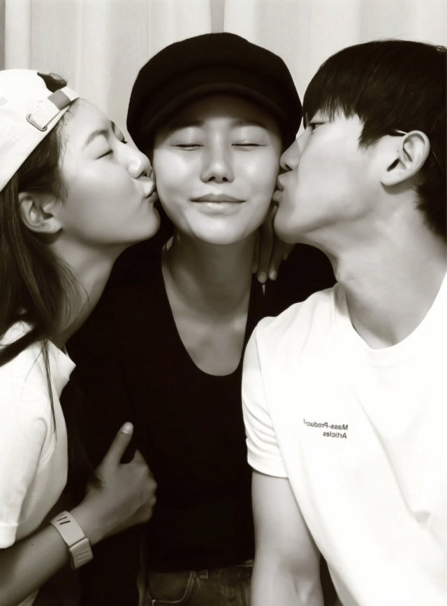 박연수가 두 자녀와 함께한 따뜻한 일상을 공개하며 훈훈한 가족애를 전했다. / 박연수 SNS