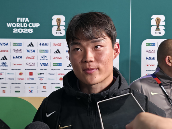 지난 11일(현지시간) 멕시코 사포판 과달라하라 스타디움에서 열린 2026 북중미 월드컵 A조 1차전 한국과 체코의 경기에서 역전골을 터뜨린 오현규가 경기 후 공동취재구역에서 인터뷰하고 있다. 2026.6.12 /과달라하라(멕시코) 이영선기자 zero@kyeongin.com
