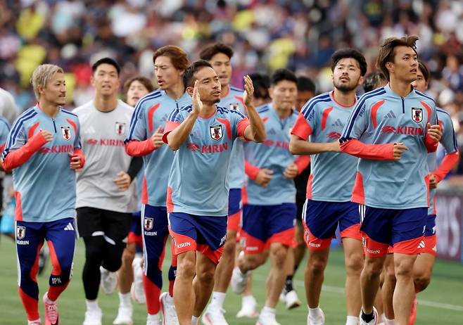 8일(현지시간) 미국 테네시주 내슈빌의 지오디스 파크(Geodis Park)에서 열린 일본 축구대표팀 훈련에서 나가토모 유토가 동료 선수들과 함께 훈련에 참가하고 있다. / 사진=로이터 연합