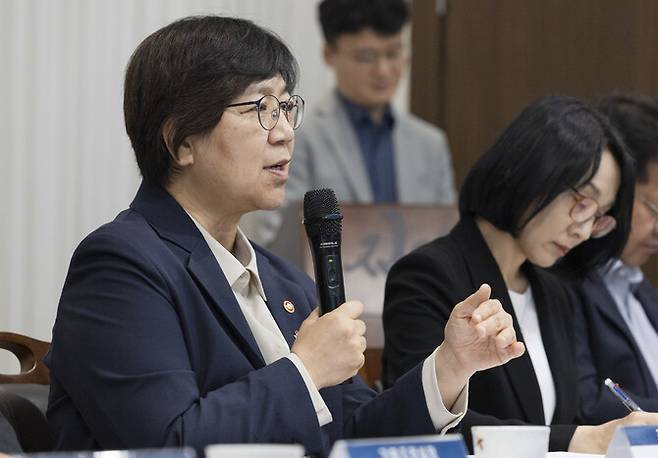 정은경 보건복지부 장관이 지난 11일 서울 광화문의 한 식당에서 열린 보건복지부 출입기자단 정책간담회에서 발언하고 있다. 보건복지부 제공