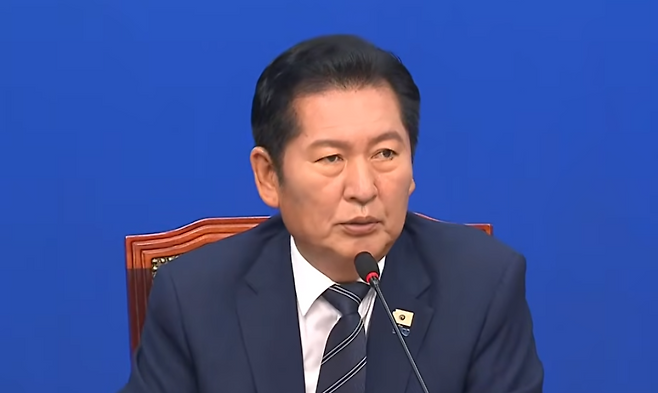 민주당 최고위원회에서 발언하는 정청래 당대표