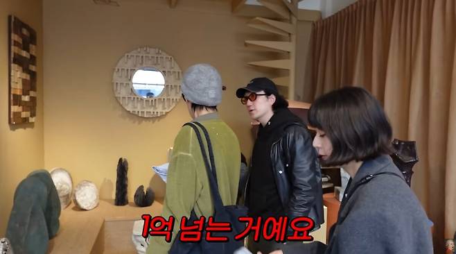 홍진경이 고른 빈티지 가구는 1억원을 호가했다. '공부왕찐천재 홍진경' 영상 캡처