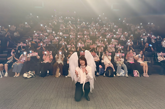 지난 13일 서울 주요 극장에서 열린 영화 ‘와일드 씽’ 최성곤 캐릭터의 생일 파티 한 장면. 사진 롯데엔터테인먼트
