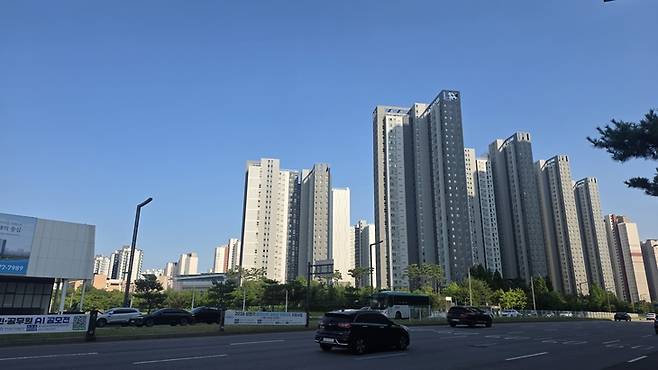 ▲경기 화성시 동탄역 인근 아파트 단지 전경. 반도체 산업 호재와 GTX-A 개통 효과에 힘입어 동탄 집값이 가파른 상승세를 보이고 있다. 사진=장혜원 기자