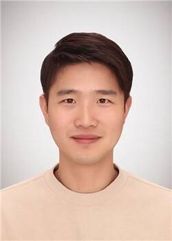 임종섭 약사. 영남대학교 약학대학 약제학 석사. 전) SK케미칼 생명과학연구소 연구원. 현) 휴베이스 희망약국 대표약사