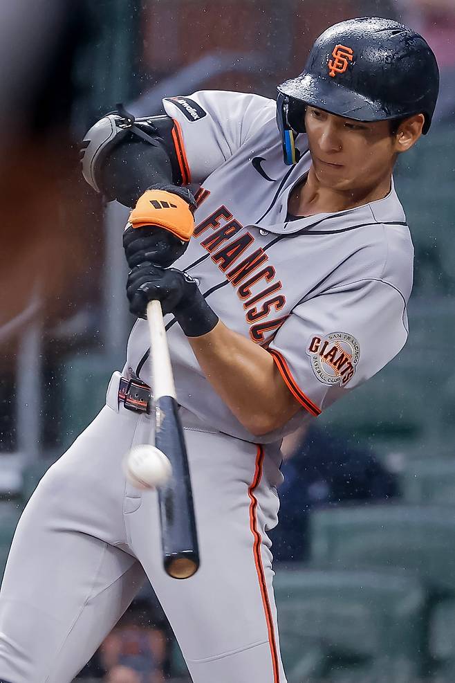 San Francisco Giants' Jung Hoo Lee hits an RBI sacrifice fly ball against the Atlanta Braves during the first inning of a baseball game, Tuesday, June 16, 2026, in Atlanta. (AP Photo/Erik S. Lesser)
<저작권자(c) 연합뉴스, 무단 전재-재배포, AI 학습 및 활용 금지>