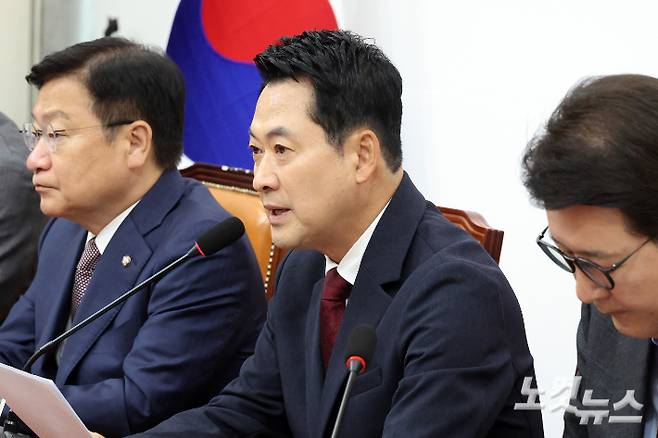 국민의힘 장동혁 대표가 18일 서울 여의도 국회에서 열린 최고위원회의에서 발언을 하고 있다. 윤창원 기자
