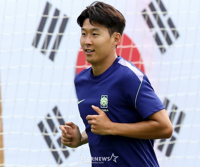 대한민국 축구 국가대표팀이 2026 북중미월드컵 A조 예선 멕시코전을 하루 앞두고 17일 멕시코 과달라하라 치바스 베르데 바예에서 훈련을 진행했다. 손흥민을 비롯한 선수들이 러닝 훈련을 하고 있다. /사진=김진경 대기자