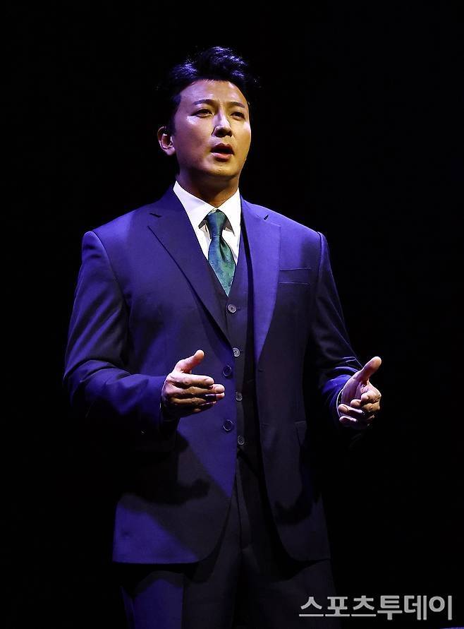 연극 댄포스가 옳았다, 박건형