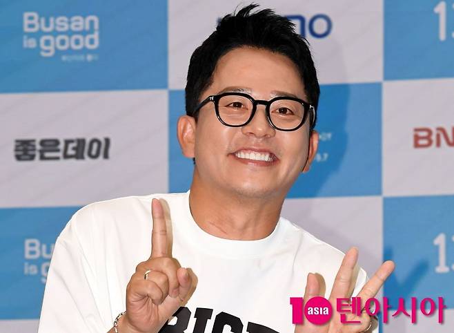 개그맨 김준호가 행사에 참석해 환한 미소를 짓고 있다. / 사진=텐아시아DB