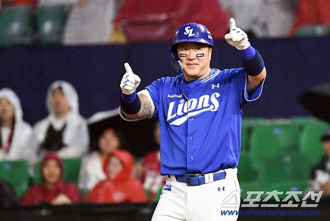 27일 인천SSG랜더스필드에서 열린 SSG와 삼성의 경기. 9회초 1사 1,2루 삼성 최형우가 적시타를 날린 뒤 환호하고 있다. 인천=박재만 기자 pjm@sportschosun.com/2026.05.27/