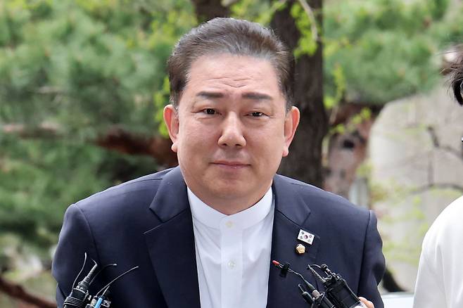 지난 4월 피의자 신분으로 조사를 받기 위해 서울 마포구 서울경찰청 공공범죄수사대에 출석하는 무소속 김병기 의원. /뉴스1