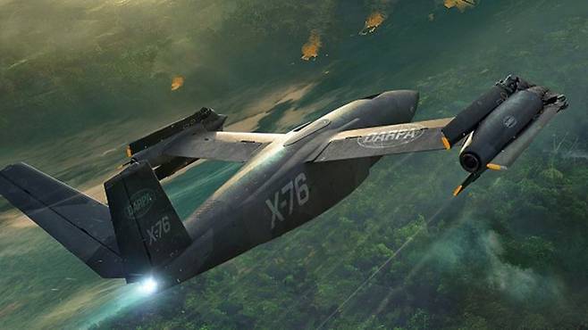 X-76은 기체 내부 중앙 화물창에 최대 1400㎏이상의 전술 화물이나 최첨단 정찰용 무인 드론을 탑재할 수 있는 내부 용적을 확보해 최전방 분산 작전 시 독자적인 보급 노드 역할을 수행한다. 특히 동체 표면에는 레이더 반사 면적을 극단적으로 줄이는 최신 저피탐 탄소 복합 신소재가 적용되었으며 기체 후방의 고성능 일체형 편향 노즐을 통해 레이더 추적을 무력화하는 고고도 음속 성능을 보장한다. 정밀 전술 비행 중인 X-76의 후방 기동 이미지. 미국 국방고등연구기획국(DARPA) 제공