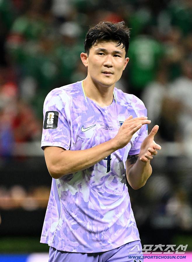 19일(한국시각) 멕시코 과달라하라 사포판의 에스타디오 과달라하라에서 열린 2026 북중미월드컵 대한민국과 멕시코의 경기. 대한민국이 0대1로 패했다. 팬들에게 인사를 하는 김민재의 모습. 사포판(멕시코)=허상욱 기자wook@sportschosun.com/2026.06.19/