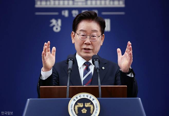 이재명 대통령이 19일 청와대 춘추관에서 유럽·G7 순방 결과 브리핑을 하고 있다. 왕태석 선임기자