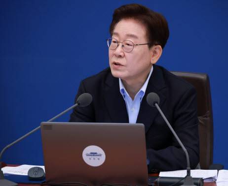 이재명 대통령이 23일 청와대에서 열린 국무회의 겸 비상경제점검회의에서 발언하고 있다. (사진=연합뉴스)
