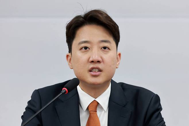 개혁신당 이준석 대표가 지난 15일 국회에서 열린 최고위원회의에 참석해 발언하고 있다. 연합뉴스