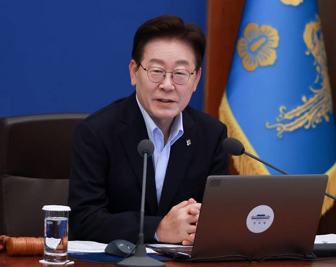 이재명 대통령, 국무회의 발언 - 이재명 대통령이 23일 청와대에서 열린 국무회의 겸 비상경제점검회의에서 발언하고 있다. 연합뉴스