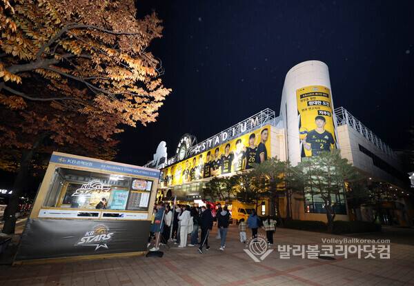 KB손해보험, 연고지 의정부 '수백억 체육관' 신축사업 확대에…의정부 재정 부담 논란 재점화...사진은 KB손해보험이 연고지인 의정부체육관 전경 모습.(사진=김경수 기자/ 발리볼코리아닷컴 DB자료)