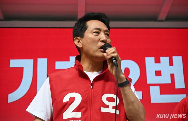 오세훈 서울시장. 쿠키뉴스 여론조사에서 오 시장은 범보수 차기 대선주자 선호도 조사에서 18~20대 28.1%, 30대 18.2%를 기록해 두 연령대 모두에서 가장 앞섰다. 임은재 기자