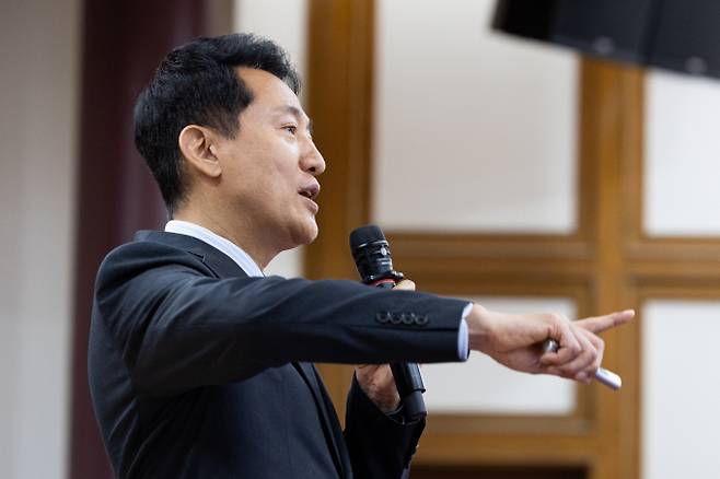 오세훈 서울시장이 24일 서울 여의도 국회 의원회관에서 열린 대한민국 미래혁신포럼 제9차 세미나에서 '6.3 지방선거 진단과 향후 과제 - 보수가치의 회복과 미래'를 주제로 특강을 하고 있다. /사진=뉴스1