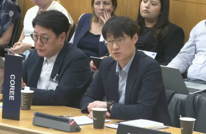 제23차 OECD 통계정책위원회에서 발언하고 있는 이명호 국가데이터처 차장(앞줄 오른쪽). 국가데이터처 제공