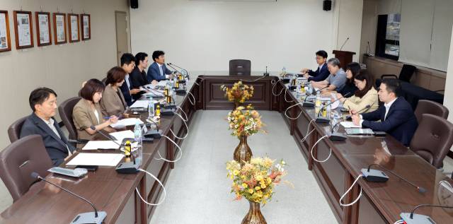 부산일보 제6기 독자위원회 6월 회의가 지난 24일 오후 부산일보 본사 4층 회의실에서 열렸다. 정종회 기자 jjh@