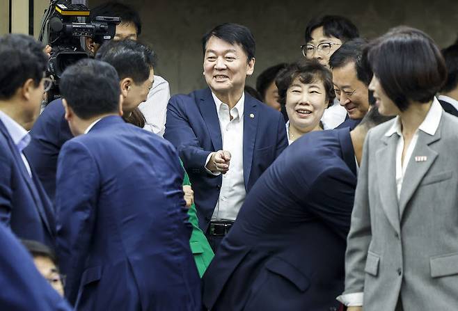 안철수 국민의힘 의원이 지난달 29일 서울 여의도 국회에서 열린 의원총회에 참석하고 있다. (사진=뉴시스)