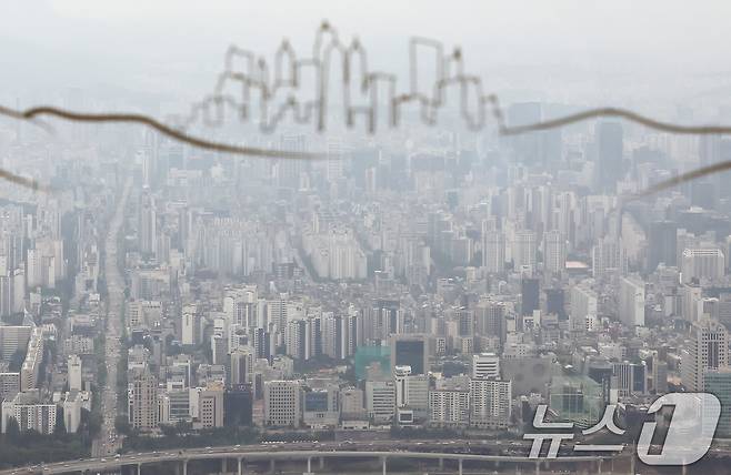 서울 송파구 롯데월드타워 서울스카이에서 바라본 아파트 단지 모습. 2026.5.26 ⓒ 뉴스1 김민지 기자