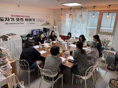광주남구도시재생마을협력센터와 남구주민, 지역작가와 송원대 학생들이 마을 콘텐츠프로그램 아이디어를 공유하고 있다. 광주남구도시재생마을협력센터 제공