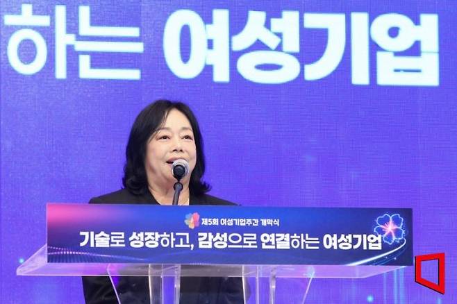 박창숙 한국여성경제인협회 회장이 1일 서울 중구 신라호텔에서 열린 여성기업주간 개막식에서 개회사를 하고 있다. 중기부