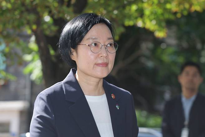 한성숙 국무총리 후보자가 23일 서울 종로구 통의동 금융감독연수원에 마련된 인사청문회 준비 사무실로 출근하고 있다. ⓒ연합뉴스