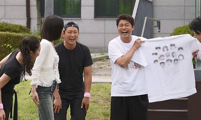 '나 혼자 산다'에서 무지개 회원들이 총출동한 '제1회 무지개 하계 수련회'가 펼쳐진다./사진제공=MBC