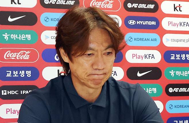 한국 축구 국가대표팀 홍명보 감독이 28일(현지시간) 멕시코 과달라하라 인근 사포판 치바스 바예 베르데 훈련장에 마련된 베이스캠프에서 열린 월드컵 결산 기자회견에서 부진에 대한 책임을 지고 감독직에서 물러나겠다는 뜻을 밝히고 있다. 2026.6.29 뉴스1