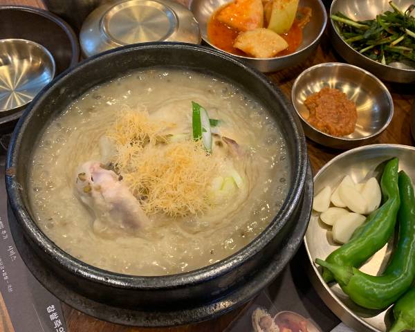 3대삼계장인의 잣삼계탕. /사진=다이어리알