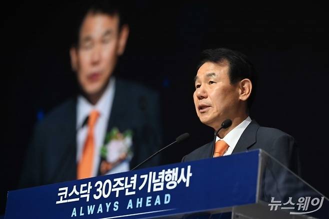 정은보 한국거래소 이사장이 1일 오전 서울 여의도 콘래드호텔에서 열린 코스닥 시장 개설 30주년 기념식에서 환영사를 하고 있다. 사진=강민석 기자