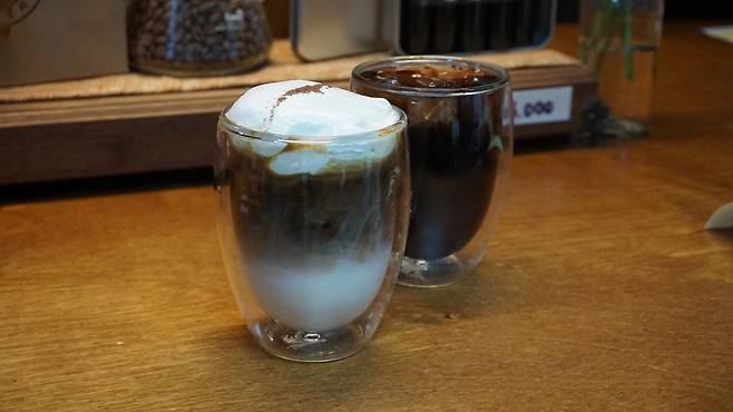 A cup of cream coffee (left) and an Americano at Eunma Coffee, located in Eunma Apartment Complex in Seoul (Cha Min-jung/The Korea Herald)