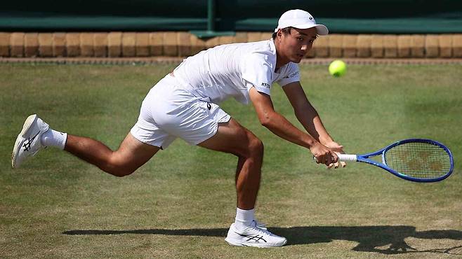 2026 윔블던 남자단식 16강에 오른 일본의 모치즈키 신타로. ATP 투어