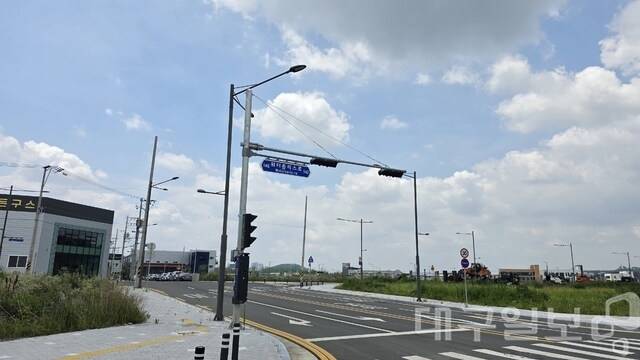 지역 미래산업 육성과 기업 유치를 위해 조성 중인 대구 북구 금호워터폴리스의 분양률이 60%를 넘겼지만 지속 가능한 산업단지로 자리 잡기 위해서는 후속 지원이 필요하다는 지적이다. 사진은 지난 2일 금호워터폴리스 모습이다. 권영진 기자