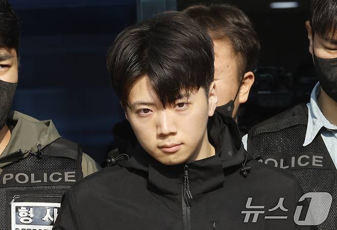 광주 도심에서 일면식도 없는 10대 여고생을 살해한 장윤기 가 14일 검찰로 송치되고 있다. 2026.5.14 ⓒ 뉴스1 김태성 기자