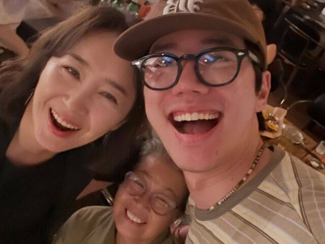 배우 이준영의 근황이 담겼다. / 배우 윤유선 소셜미디어