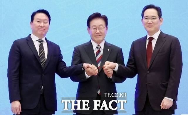 삼성전자·SK하이닉스 단일종목 레버리지 ETF를 둘러싼 정부 책임론이 확산하는 가운데 금융당국이 뒤늦게 투자자 보호 대책 마련에 나서고 있다. /뉴시스