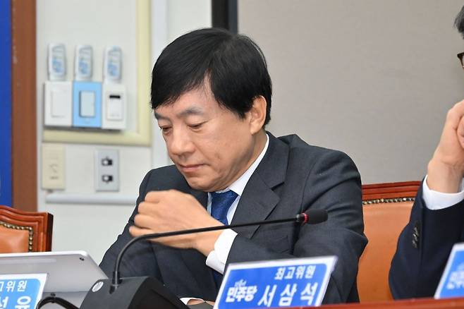 이성윤 더불어민주당 최고위원이 지난 2월 9일 국회에서 열린 최고위원회의에 참석해 있다. 이병주 기자