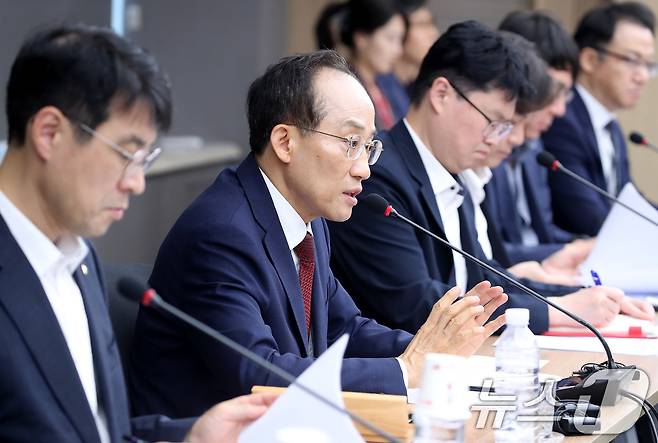 추경호 대구시장이 9일 오후 대구시 산격청사에서 열린 첫 비상경제대책회의에서 모두 발언을 하고 있다. 2026.7.9 ⓒ 뉴스1 공정식 기자