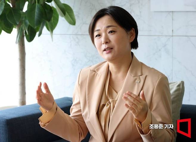 박연주 미래에셋증권 리서치센터장이 서울 중구 을지로 본사에서 아시아경제와 인터뷰 하고 있다. 조용준 기자