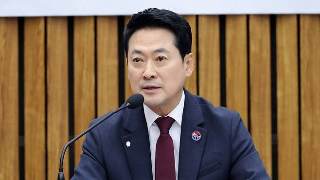 국민의힘 장동혁 대표가 10일 국회에서 열린 토론회에서 발언하고 있다. /연합뉴스
